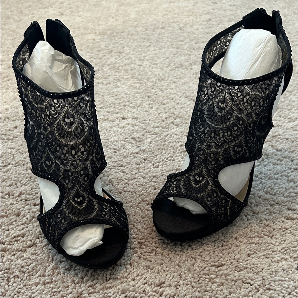 Caparros Black Lace Heels size 7M, like new with box